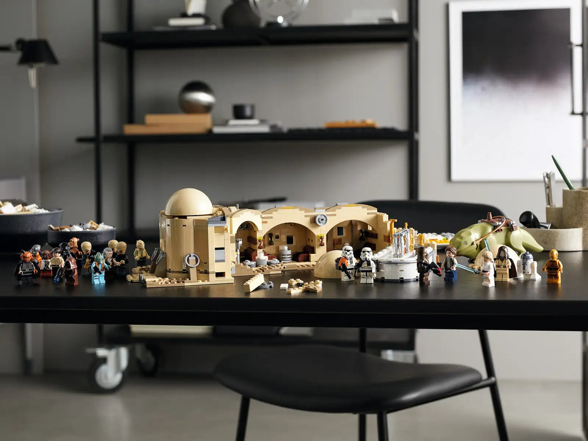 LEGO Star Wars - Mos Eisley Cantina - #75290 (RETIRED)