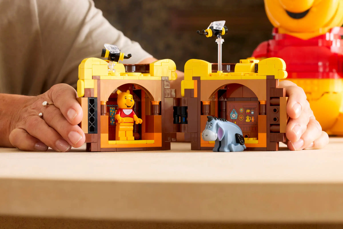 LEGO Disney - Winnie the Pooh w/ Honey Pot #43300