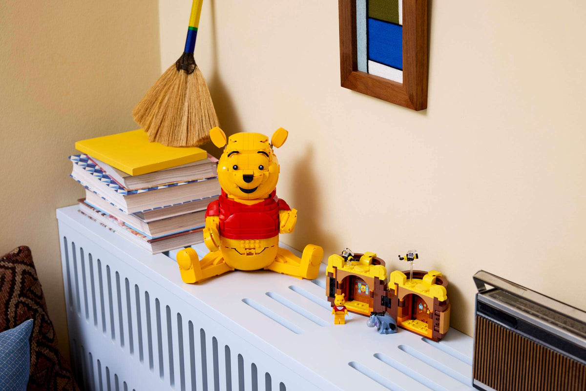 LEGO Disney - Winnie the Pooh w/ Honey Pot #43300
